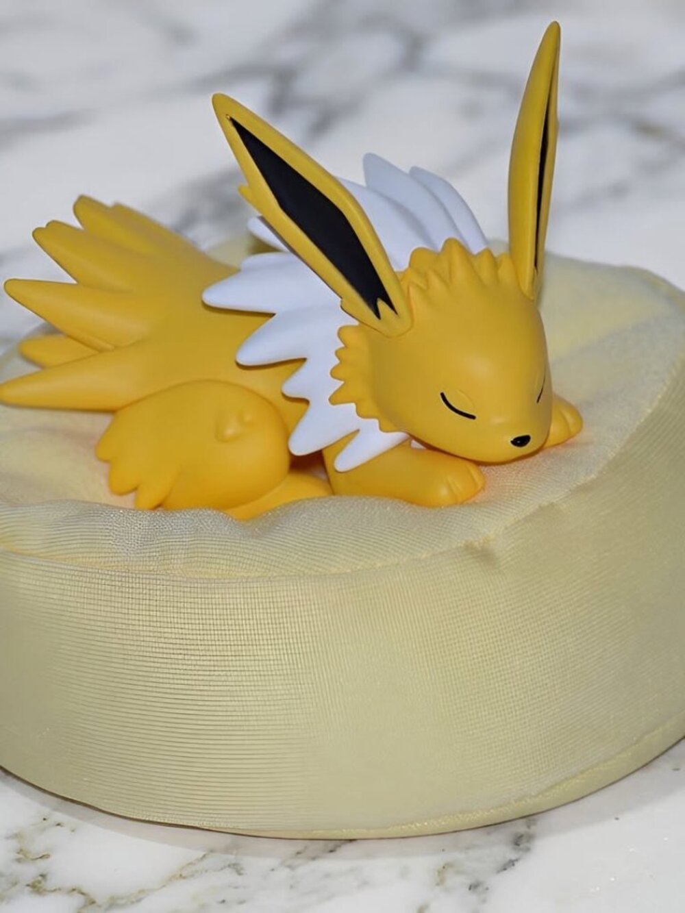 Pokémon Jolteon Pokemon Eeveelution Sleeping Figure - Collectible Eevee Nintendo
